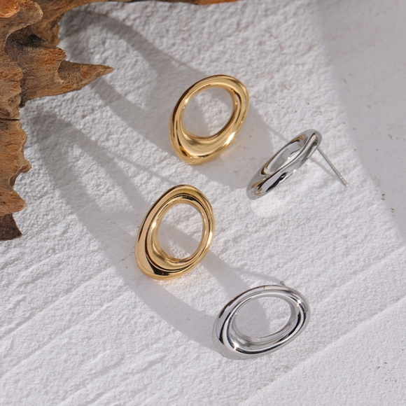 Charming Little Earrings - Picture 3 of 7